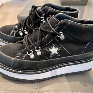 size 6 black Converse